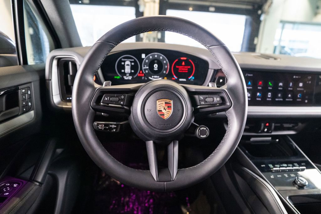 Certified 2025 Porsche Cayenne image 30