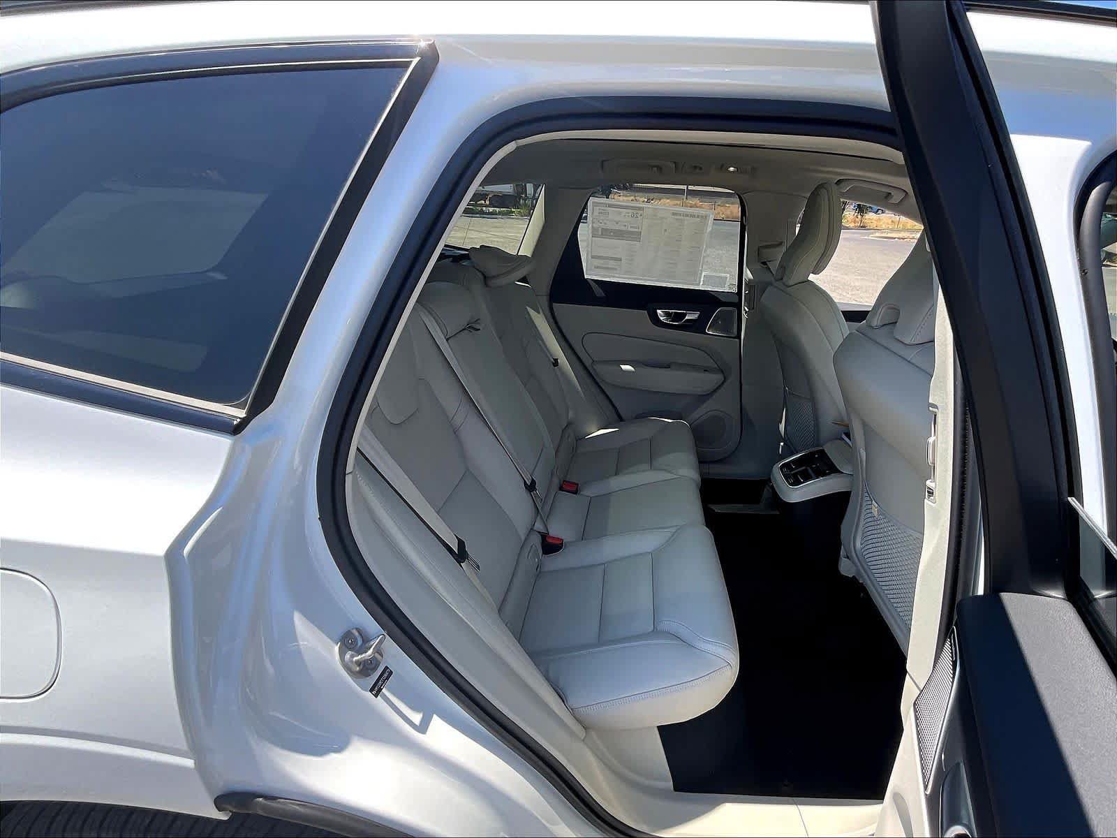 New 2026 Volvo XC60 B5 Ultra w/ Climate Package AWD/4WD image 27