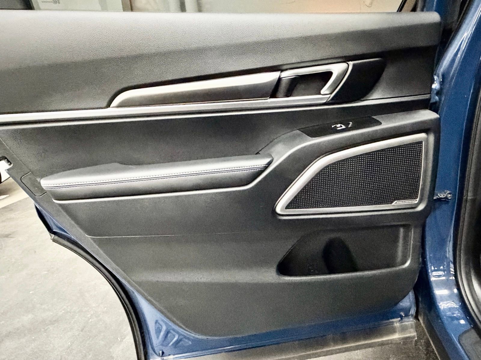 Used 2025 Kia Telluride S image 40