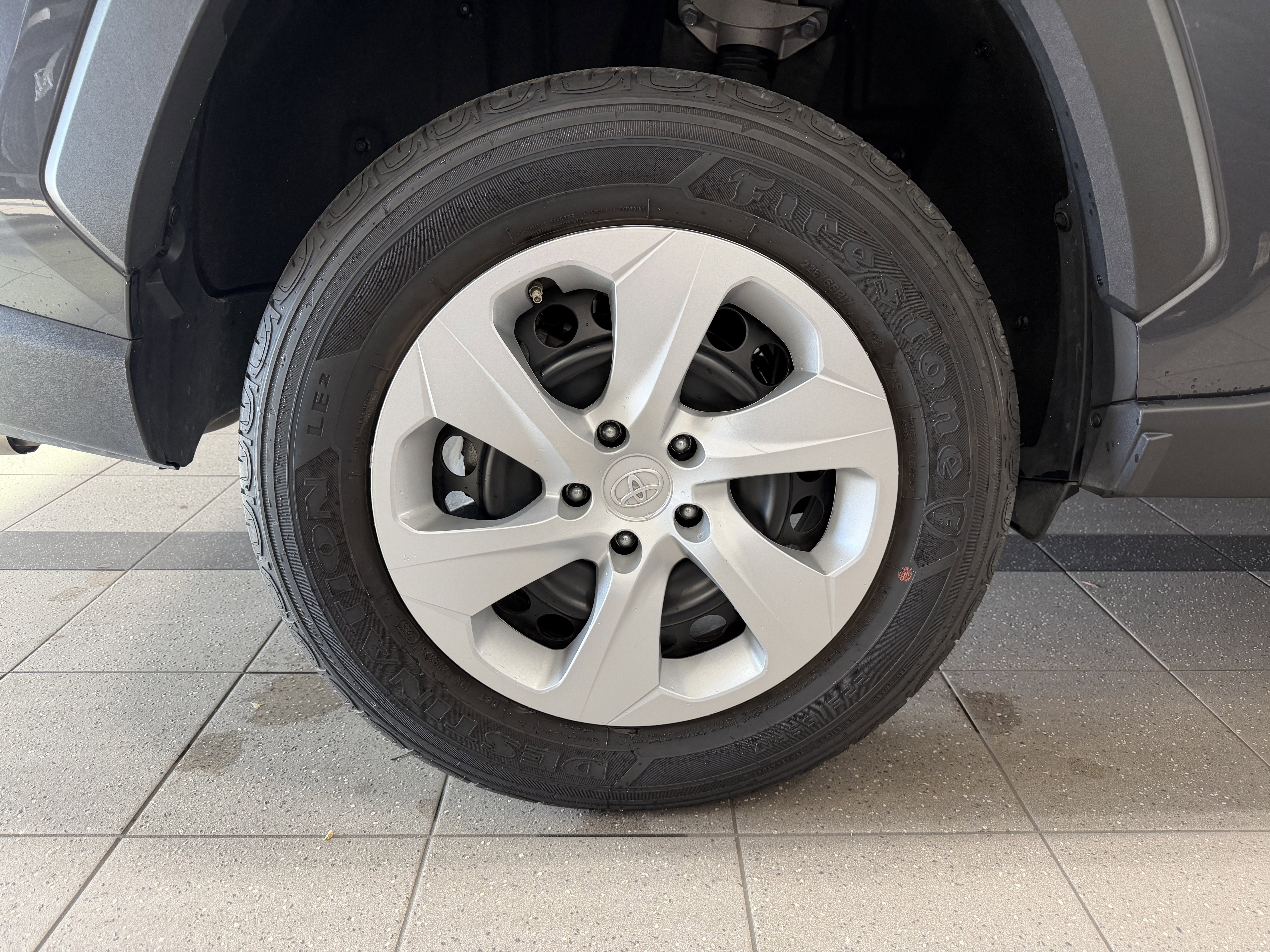 Used 2025 Toyota RAV4 LE AWD/4WD image 9