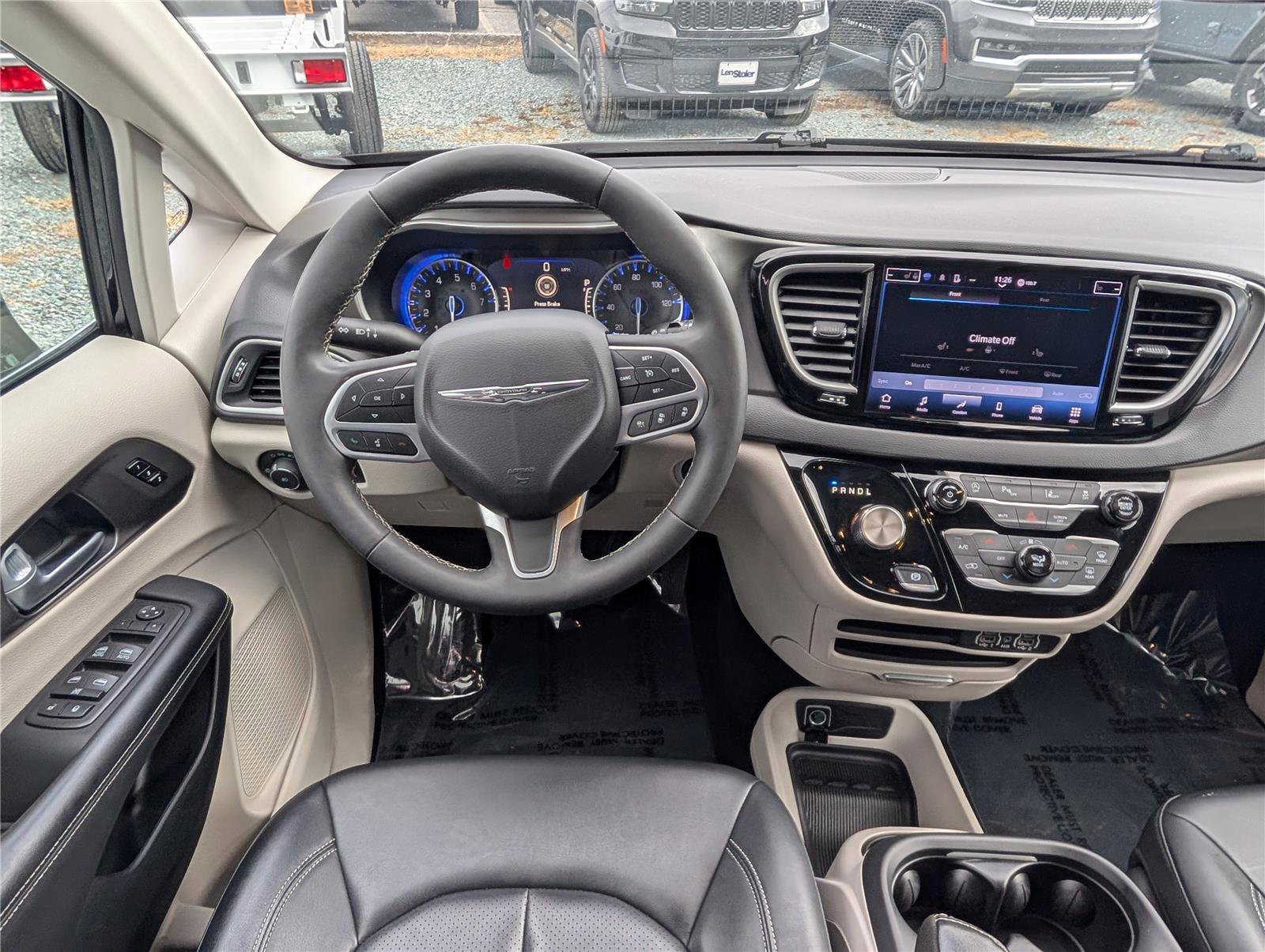 Used 2024 Chrysler Pacifica Touring-L image 17