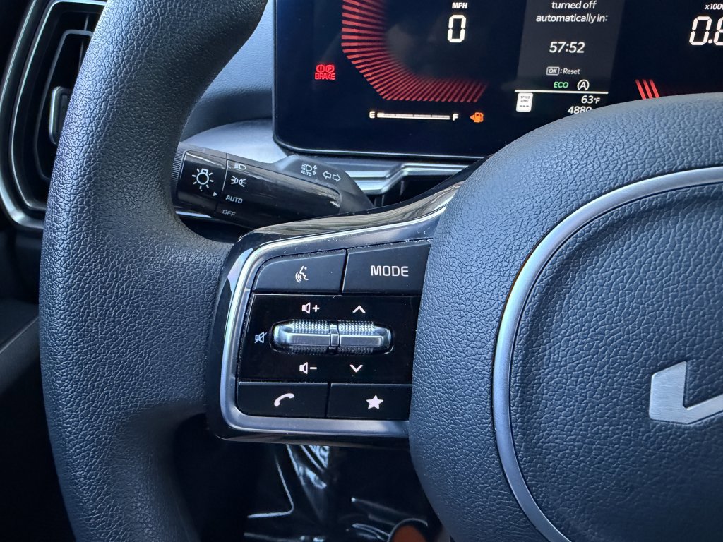 Used 2024 Kia Sorento LX image 27