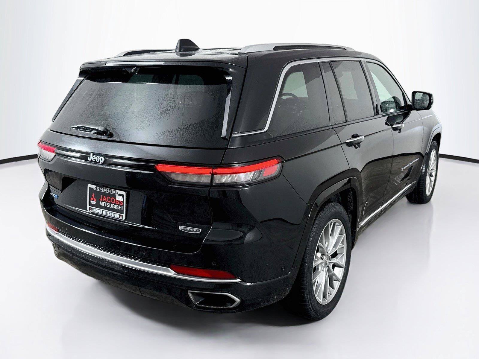 Used 2023 Jeep Grand Cherokee Summit w/ Advanced Protech Group IV AWD/4WD image 6