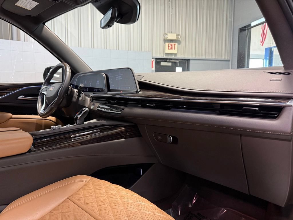 Used 2023 Cadillac Escalade Premium Luxury AWD/4WD image 19