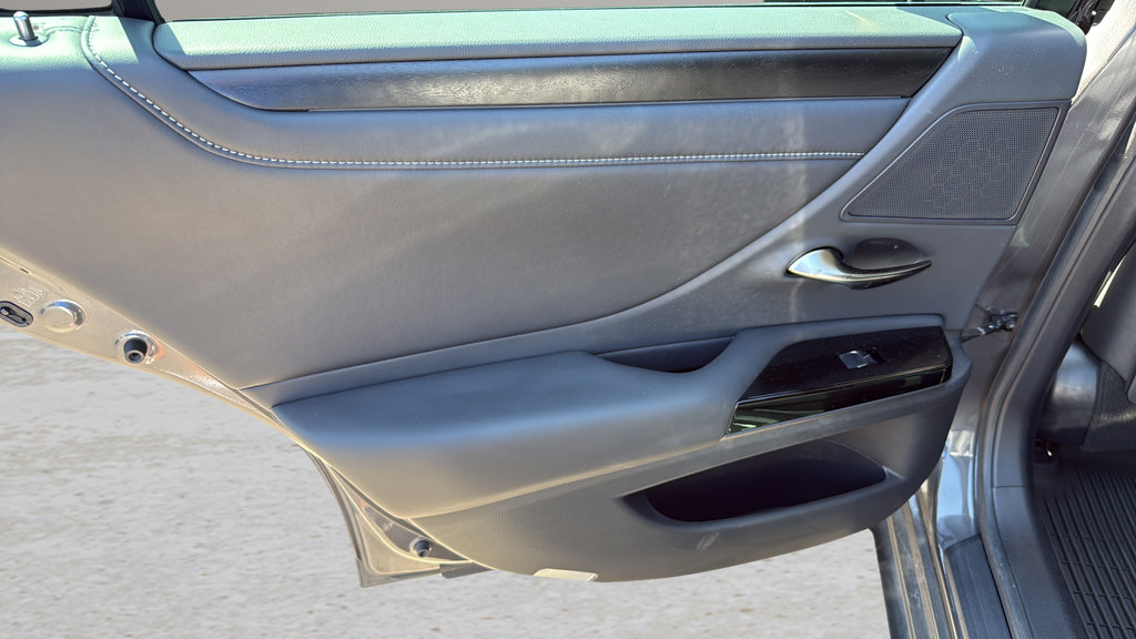 Used 2024 Lexus ES 300h w/ Technology Package FWD image 14