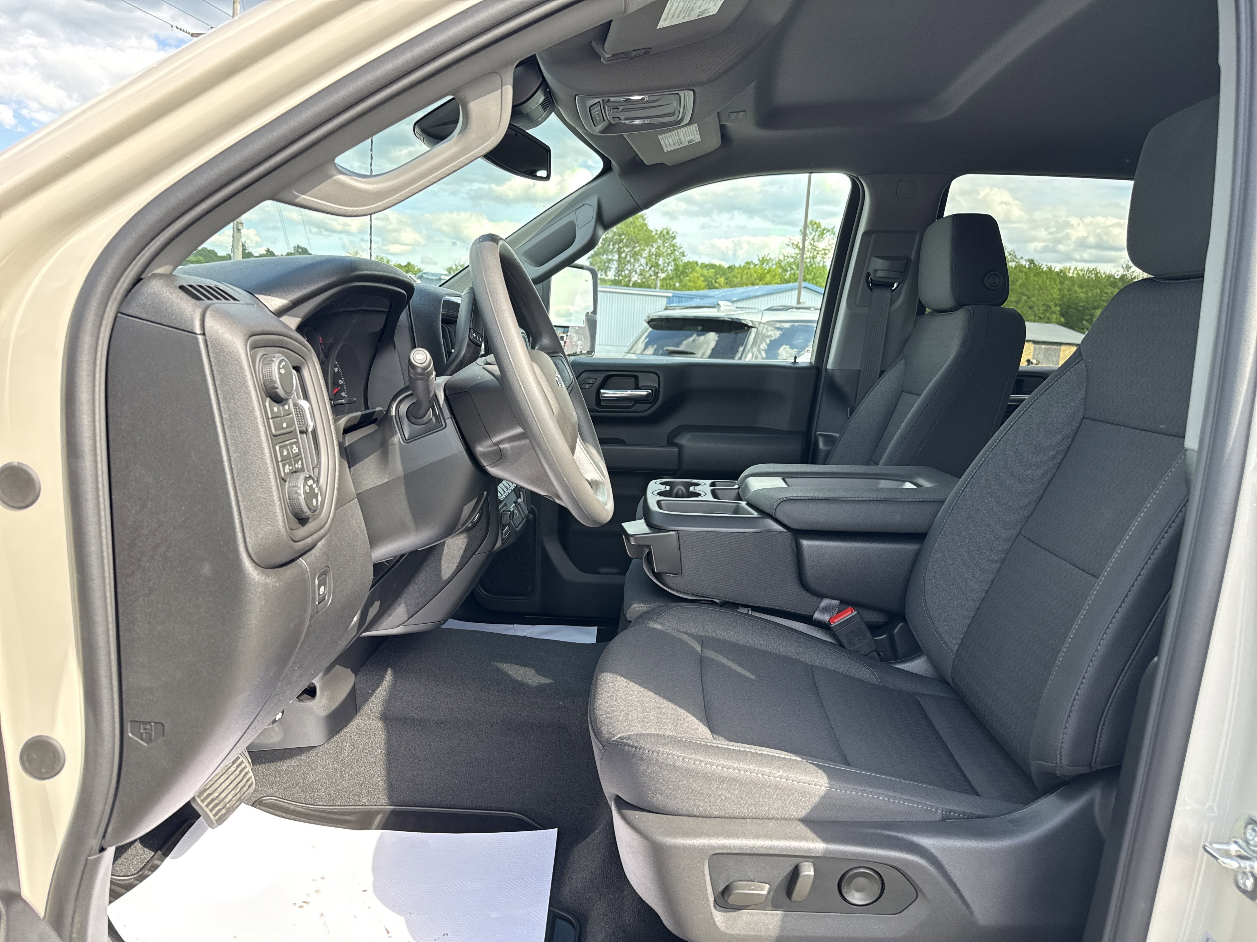 New 2026 Chevrolet Silverado 2500 Custom w/ Custom Value Package AWD/4WD video 3