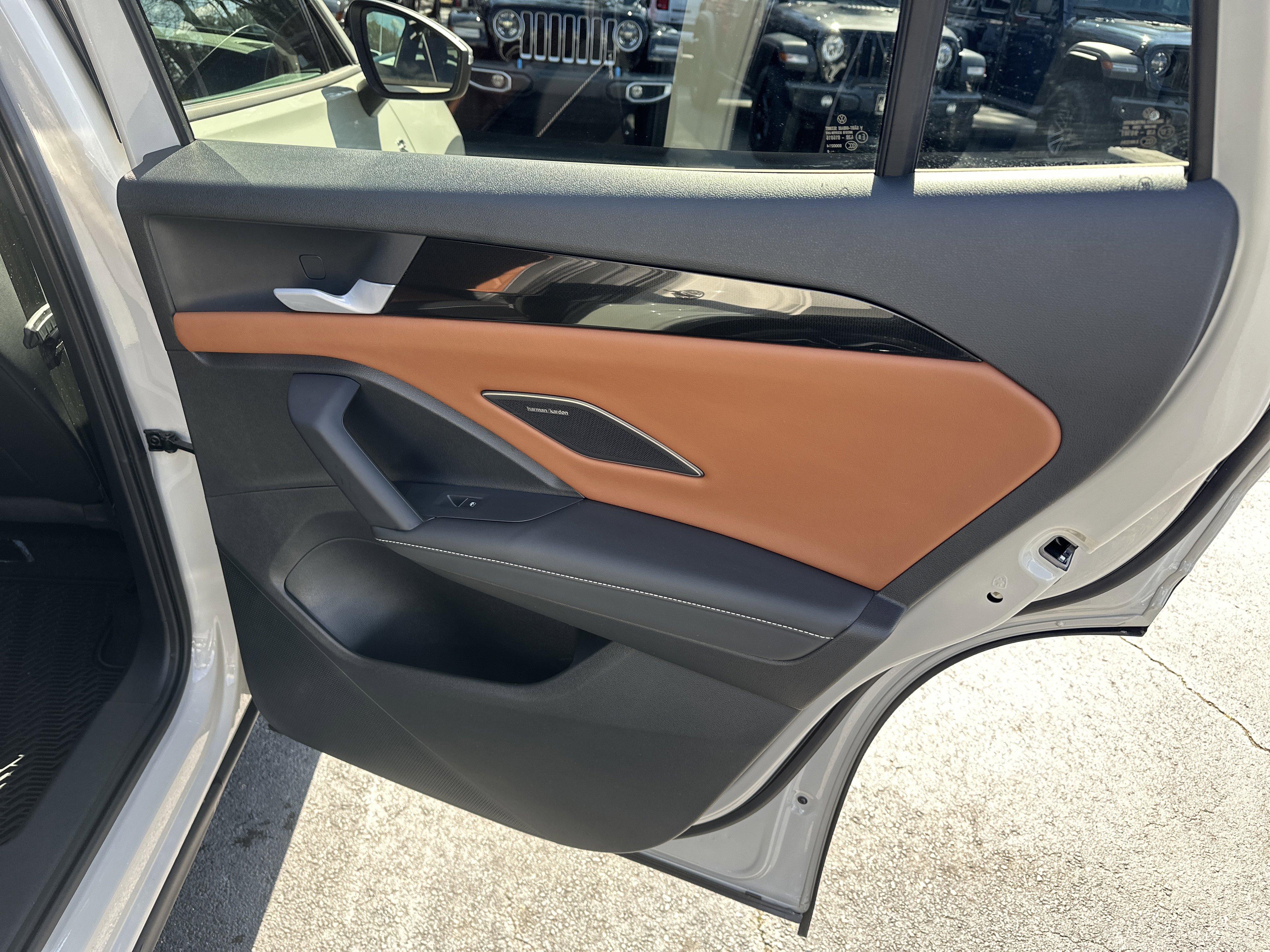 Used 2025 Volkswagen Tiguan SEL R-Line AWD/4WD image 18