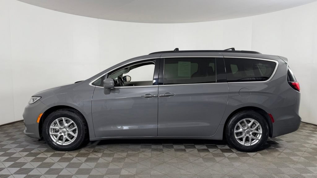 Used 2022 Chrysler Pacifica Touring-L FWD image 5