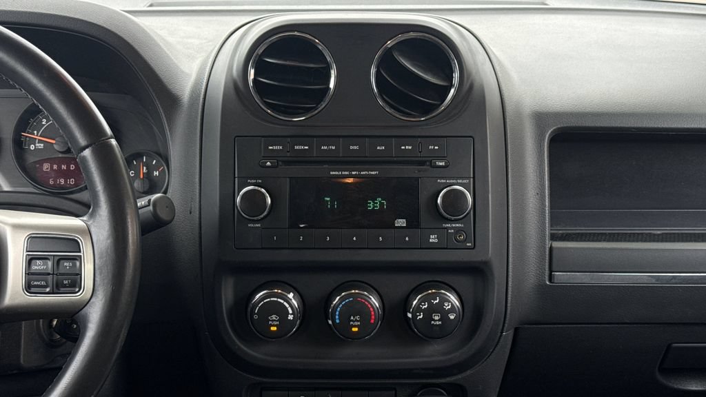 Used 2015 Jeep Patriot Latitude AWD/4WD image 18