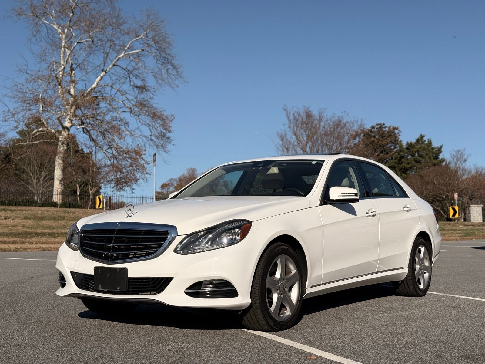Used 2014 Mercedes-Benz E 350 4MATIC Sedan image 10