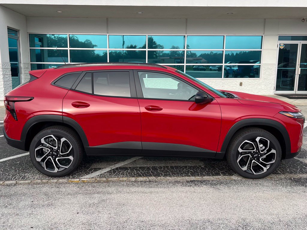 New 2026 Chevrolet Trax RS w/ Sunroof Package FWD image 3