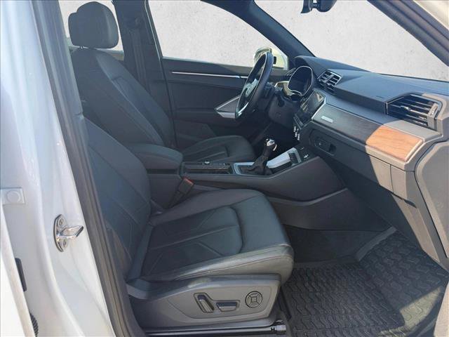 Used 2022 Audi Q3 2.0T Premium Plus w/ Premium Plus Package AWD/4WD image 24