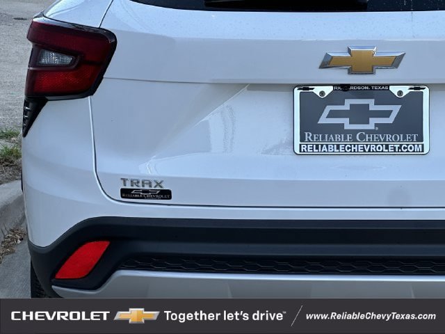Used 2026 Chevrolet Trax LT FWD image 6