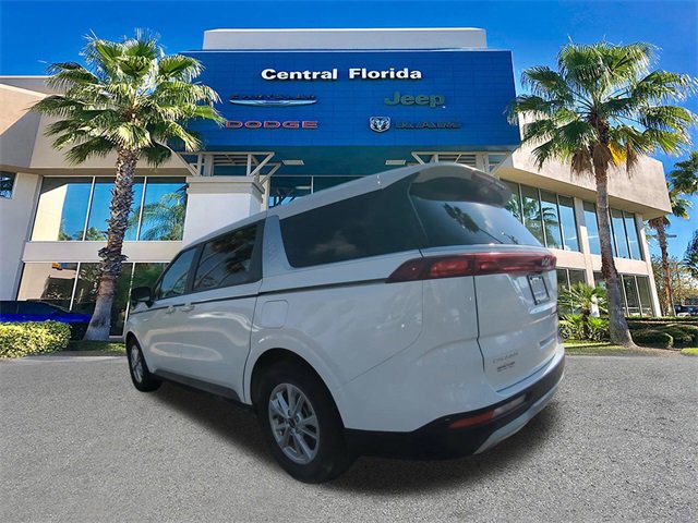 Used 2024 Kia Carnival LX image 7