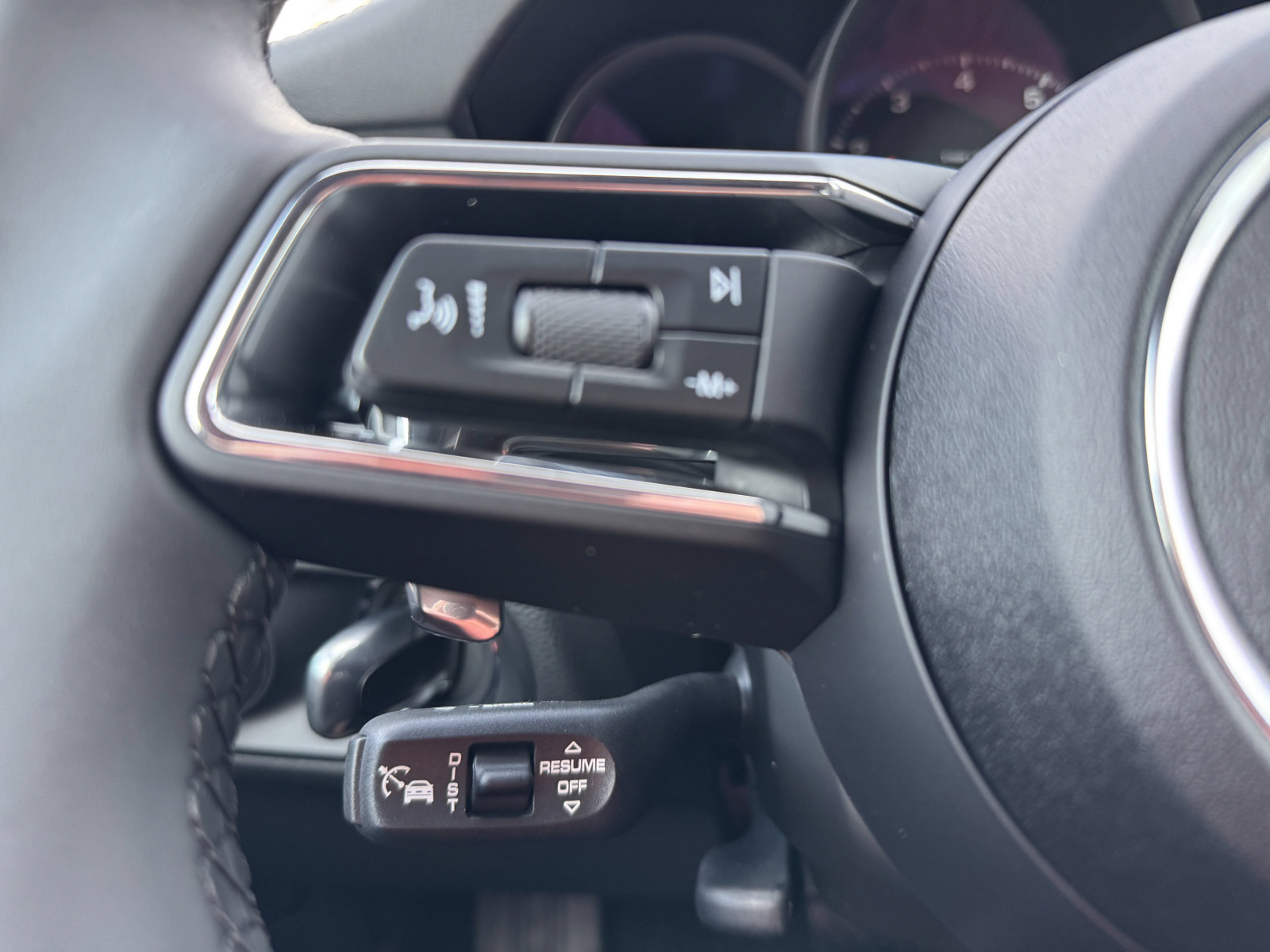 New 2025 Porsche Macan AWD/4WD image 33