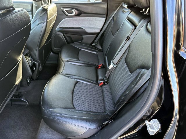 Used 2024 Jeep Compass Latitude AWD/4WD image 7
