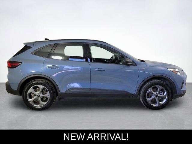 Used 2026 Ford Escape ST-Line AWD/4WD image 2