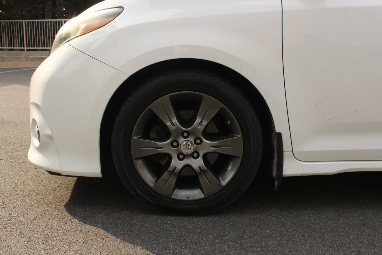 Used 2015 Toyota Sienna SE FWD image 11