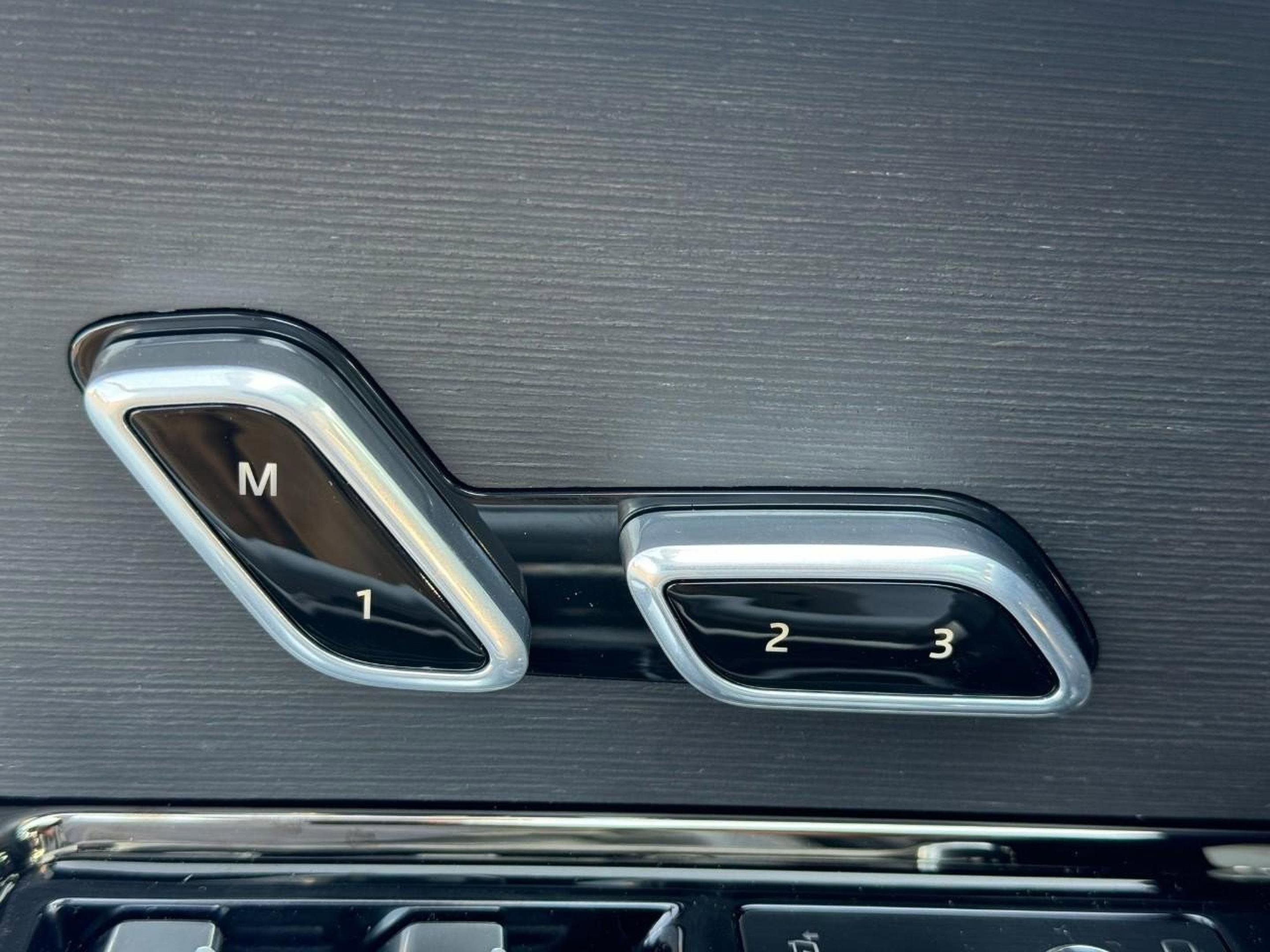 Used 2025 Land Rover Range Rover Sport SE image 23