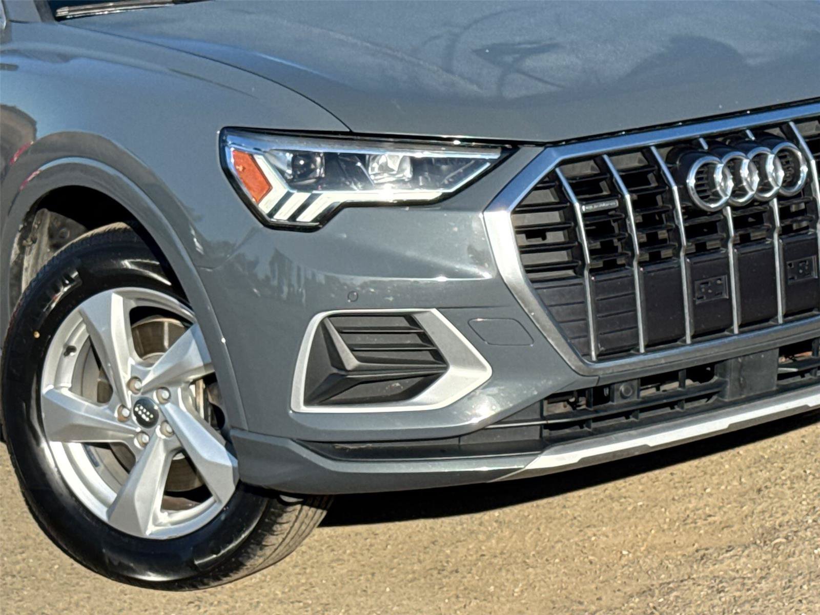 Used 2020 Audi Q3 2.0T Premium Plus w/ Premium Plus Package AWD/4WD image 3