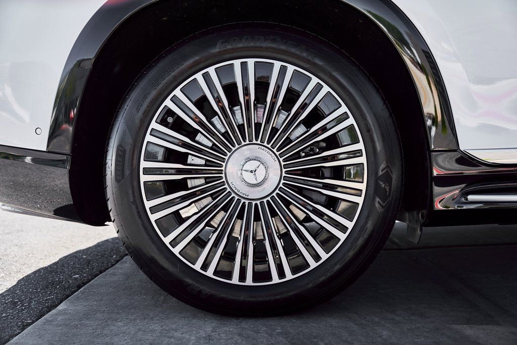 Used 2025 Mercedes-Benz Maybach EQS 680 4MATIC image 26