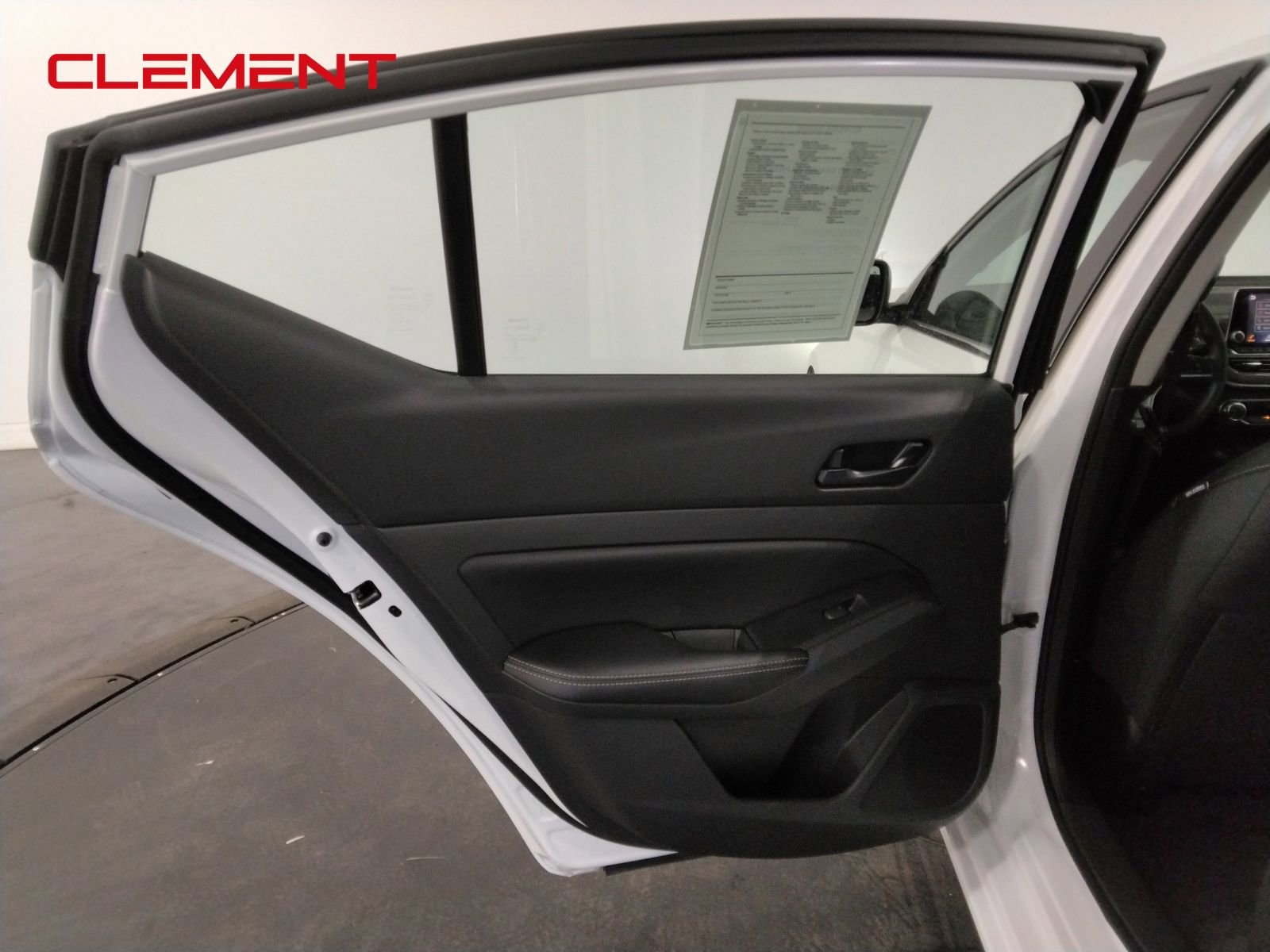 Used 2025 Nissan Altima 2.5 SV FWD image 29