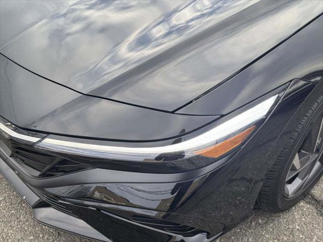 Used 2025 Hyundai Elantra SEL image 7