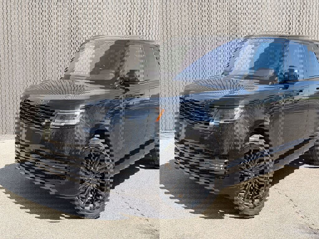 Used 2023 Land Rover Range Rover SE AWD/4WD image 2