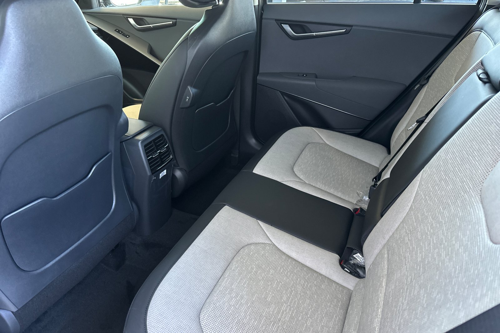 New 2026 Kia Niro FWD image 12