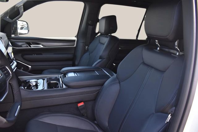 Used 2024 Jeep Wagoneer L Series II w/ Premium Group I image 10