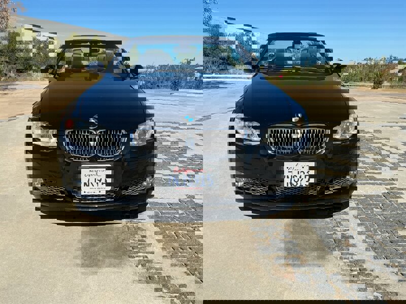 Used 2009 BMW 335i Convertible image 2