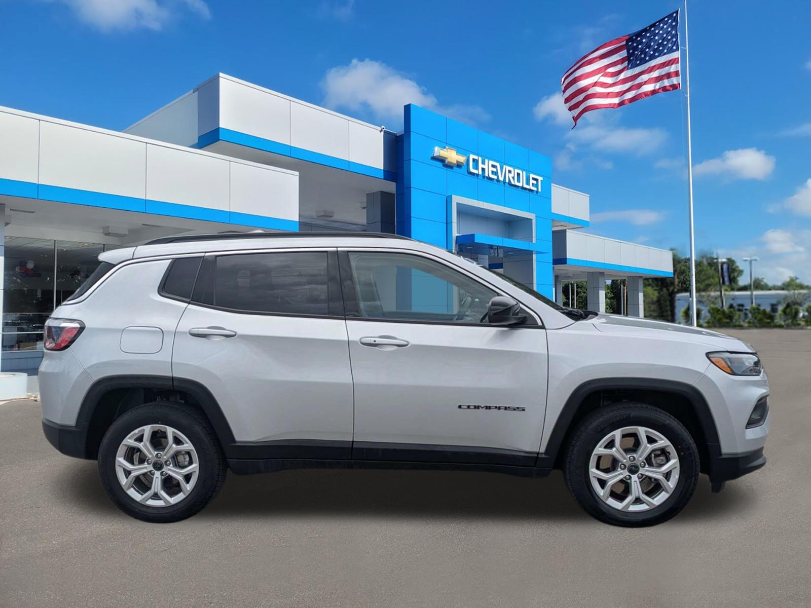 Used 2025 Jeep Compass Latitude AWD/4WD image 2