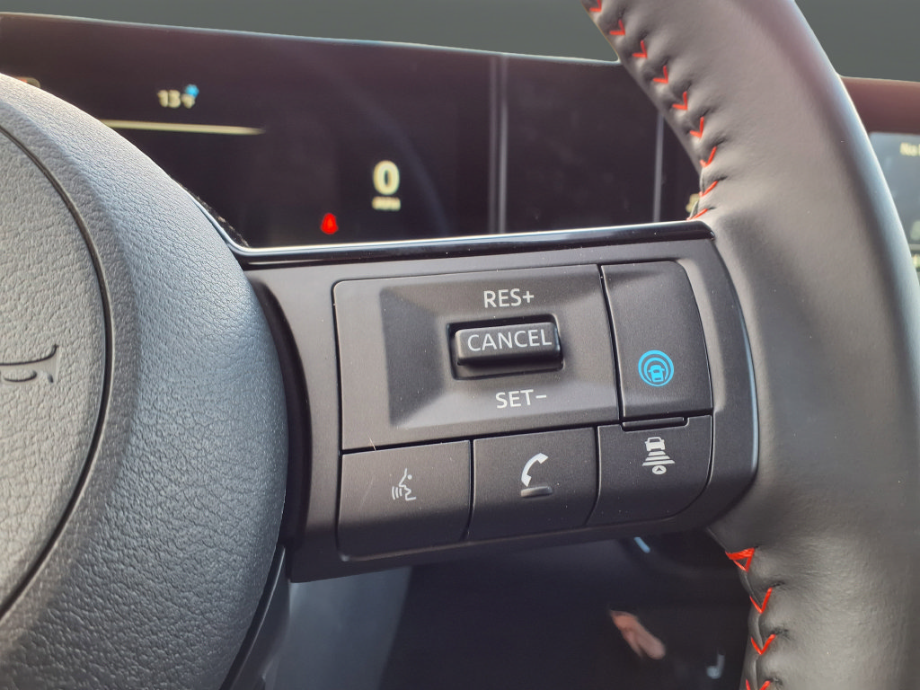 New 2026 Nissan Kicks SR AWD/4WD image 34
