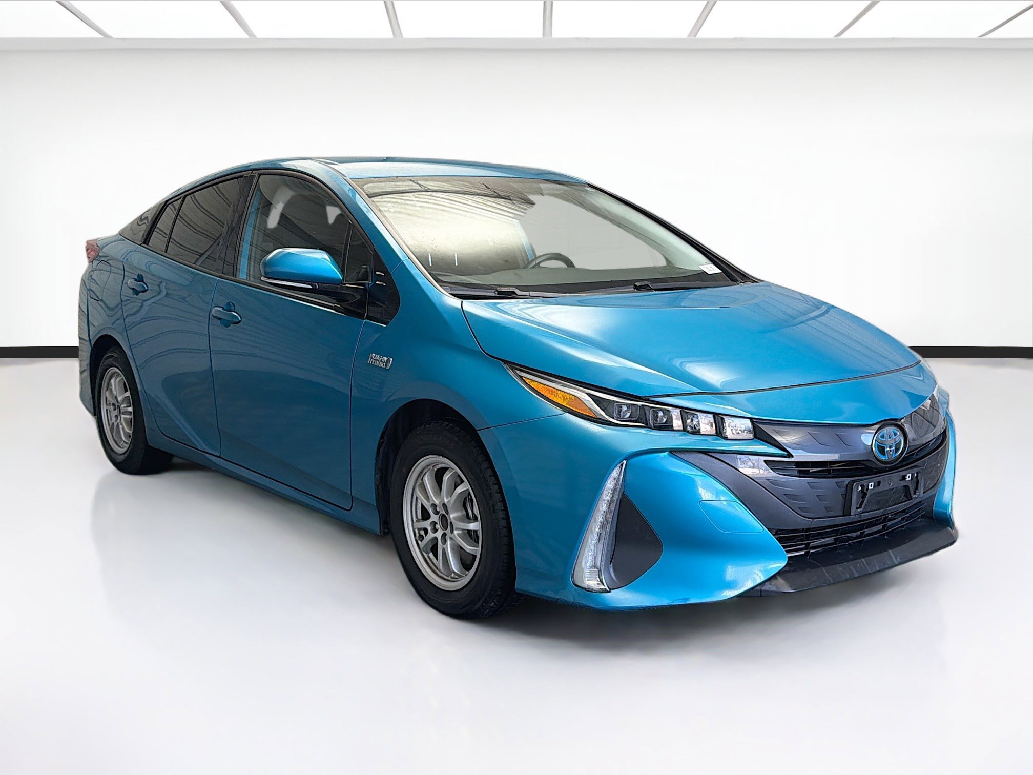 Used 2020 Toyota Prius Prime LE image 3