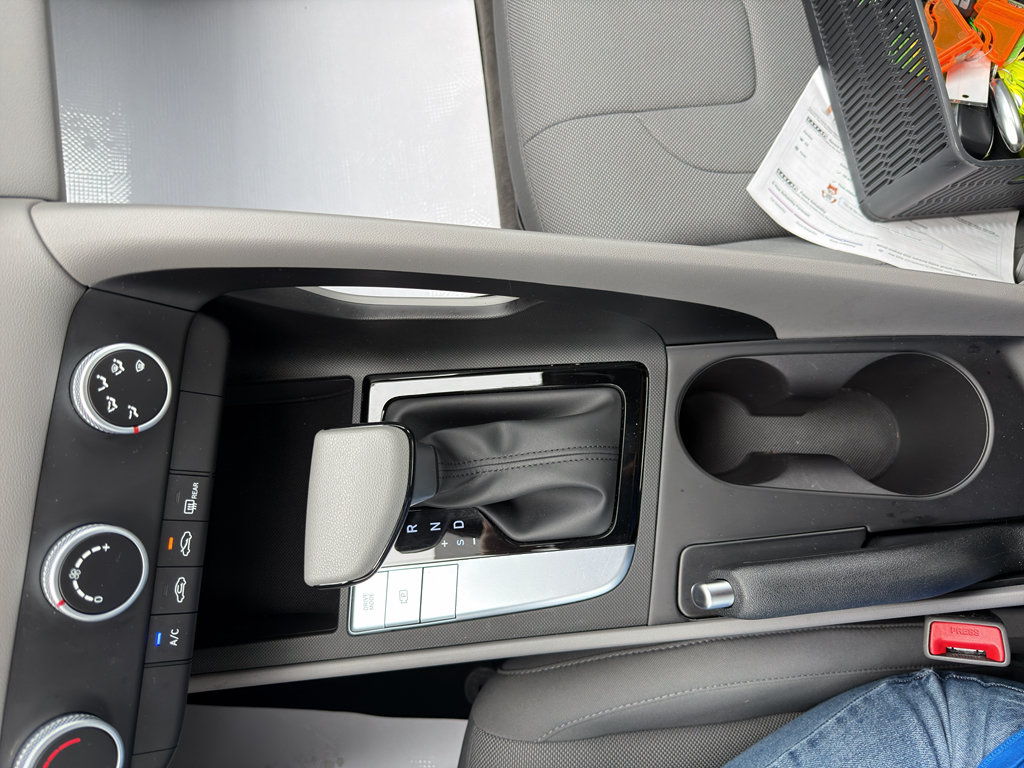 Certified 2024 Hyundai Elantra SE FWD image 15