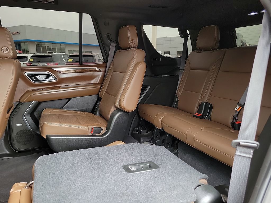 Used 2021 Chevrolet Tahoe High Country w/ Premium Package RWD image 16