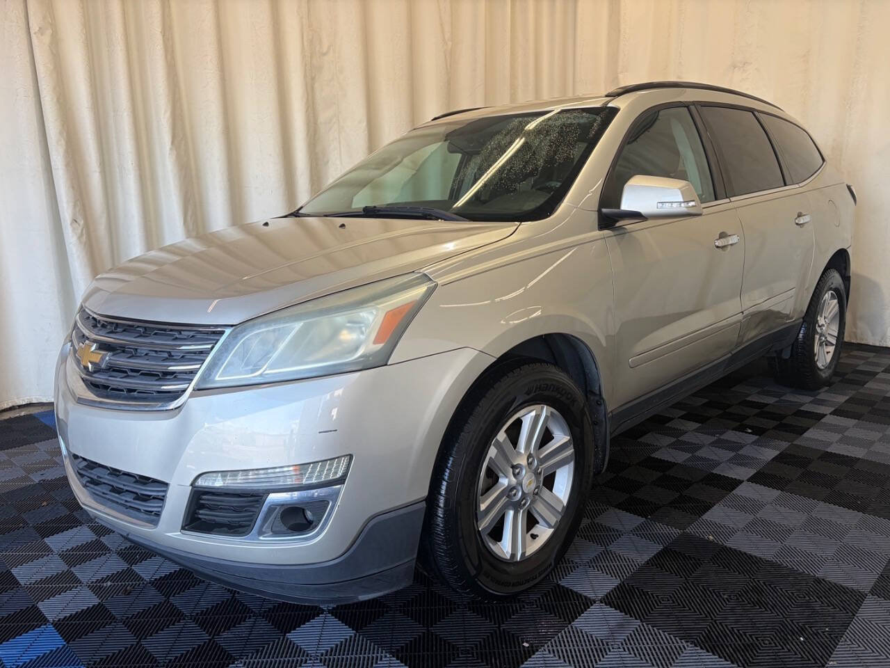 Used 2014 Chevrolet Traverse LT FWD image 2