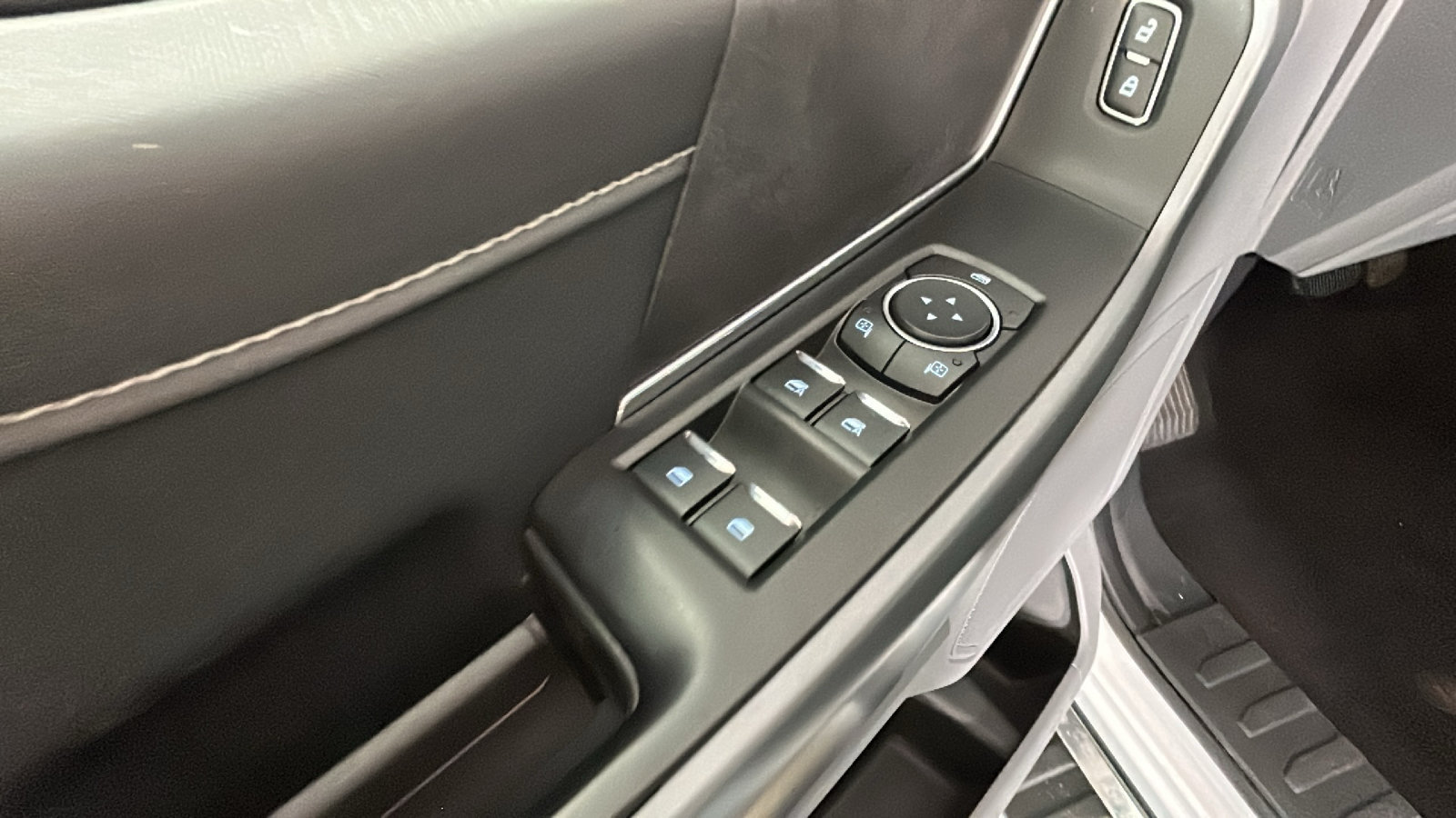 Used 2025 Ford F150 XLT AWD/4WD image 12
