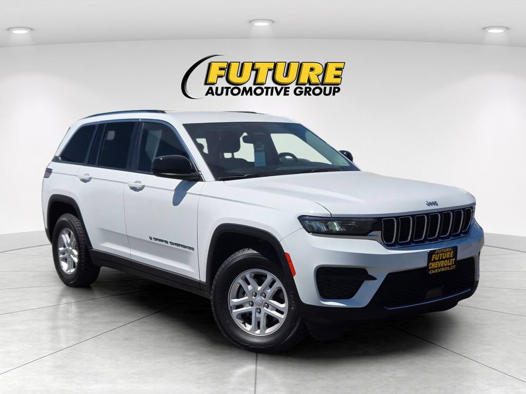 Used 2023 Jeep Grand Cherokee Laredo AWD/4WD image 1