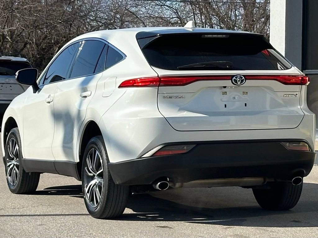 Used 2022 Toyota Venza XLE image 8