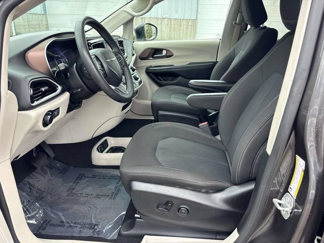 Used 2023 Chrysler Voyager LX FWD image 14