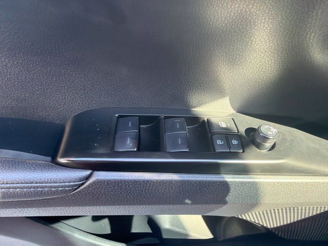 Used 2025 Toyota Camry XSE FWD image 11