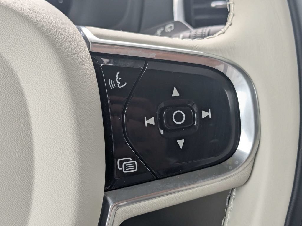 Certified 2023 Volvo XC90 T8 Plus AWD/4WD image 35