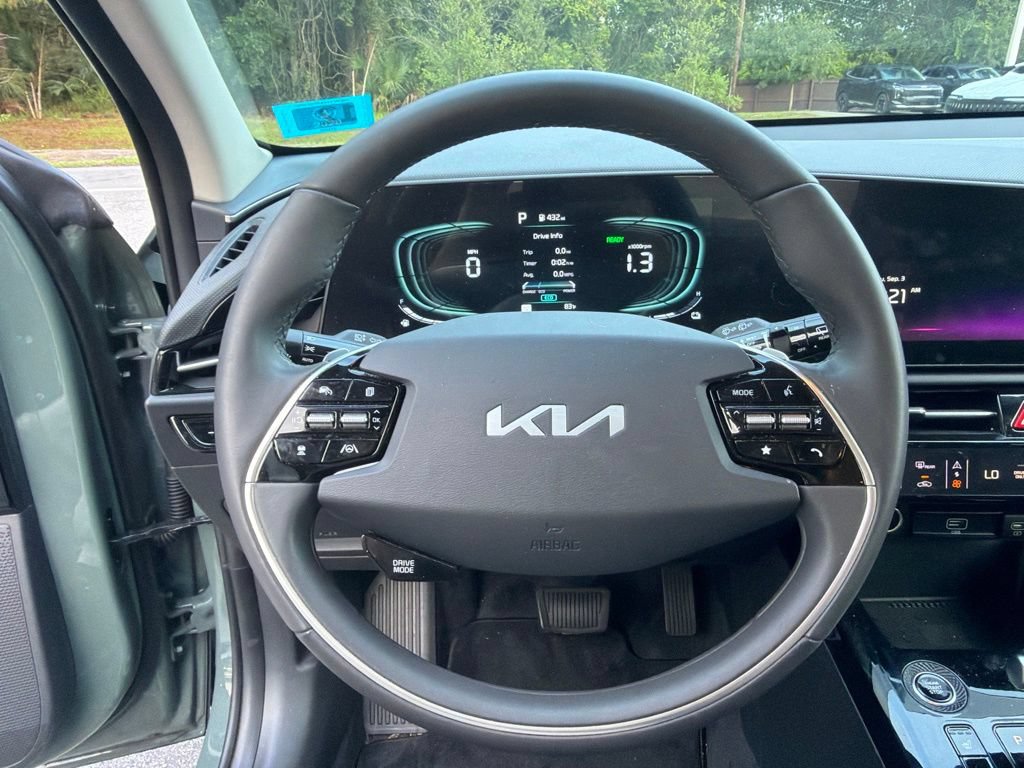 Certified 2025 Kia Niro EX FWD image 12