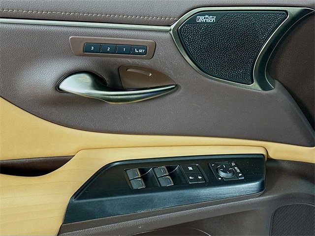 Used 2021 Lexus ES 300h Ultra Luxury image 10