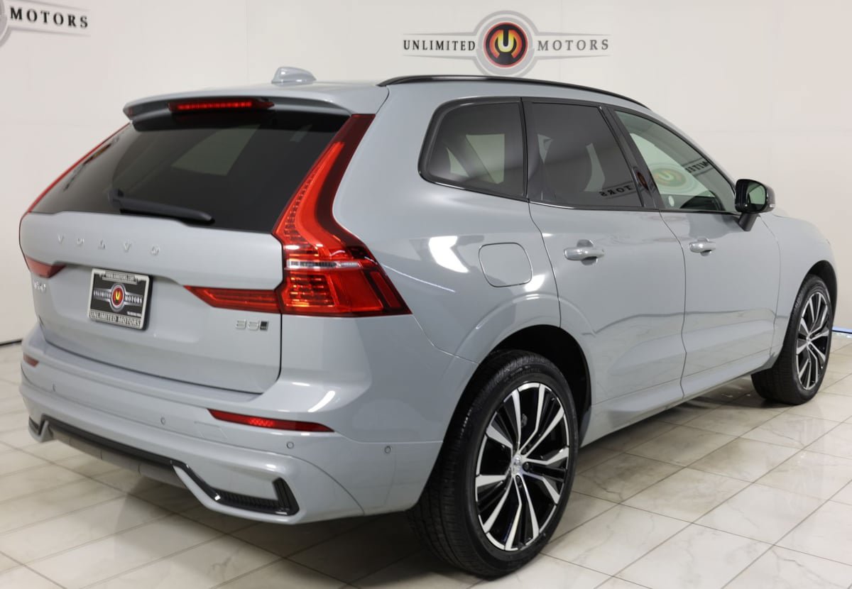 Used 2025 Volvo XC60 B5 Plus AWD/4WD image 3
