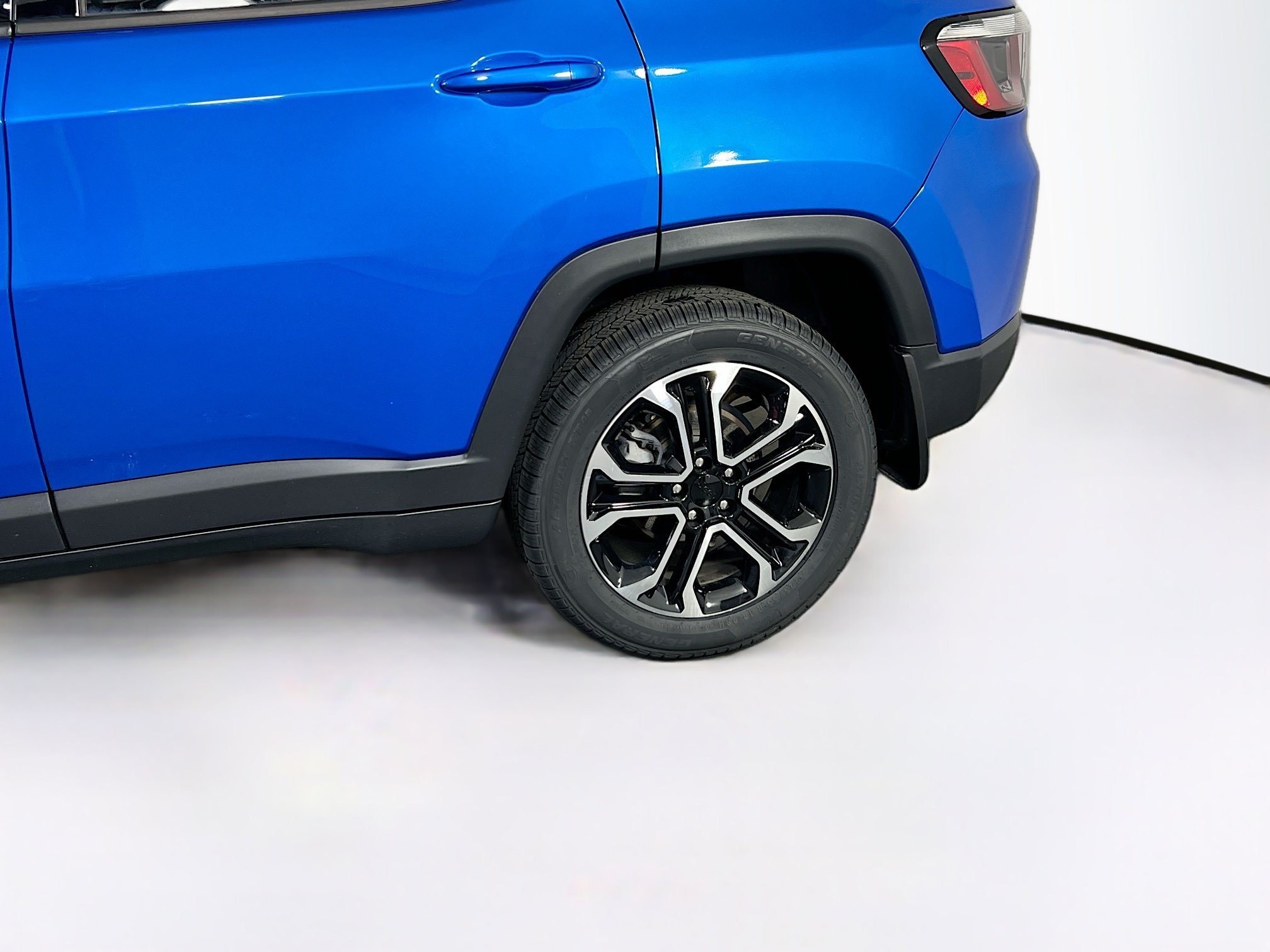 Used 2022 Jeep Compass Limited AWD/4WD image 28