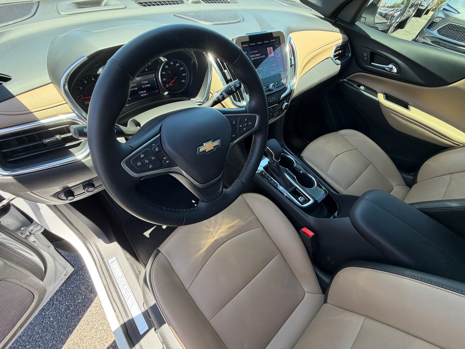 Used 2023 Chevrolet Equinox Premier FWD image 15