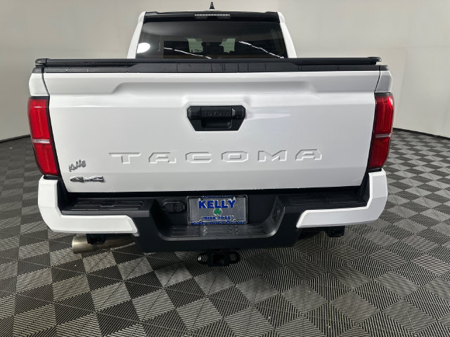 Used 2025 Toyota Tacoma SR5 AWD/4WD image 25