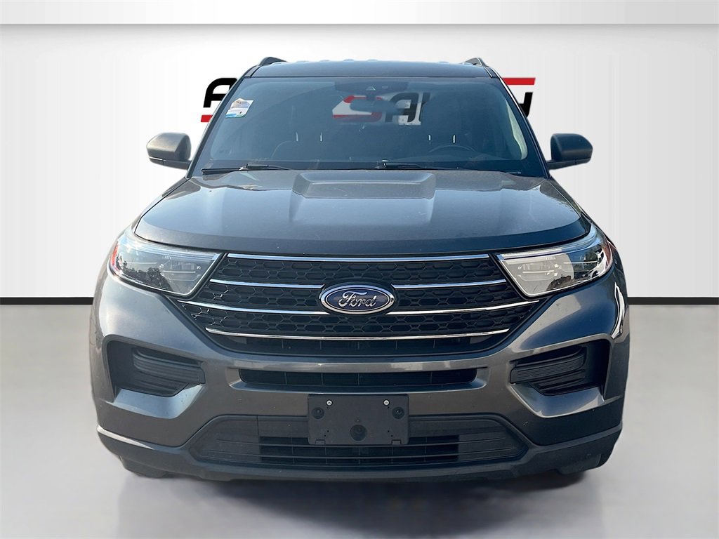 Used 2020 Ford Explorer XLT image 2
